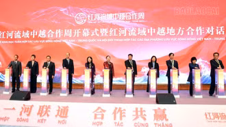 Phó Chủ tịch UBND tỉnh Vũ Thị Hiền Hạnh dự khai mạc Lễ hội sông Hồng - Tuần hợp tác Việt Nam - Trung Quốc lưu vực sông Hồng năm 2025