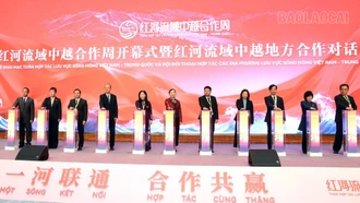 Phó Chủ tịch UBND tỉnh Vũ Thị HIền Hạnh dự khai mạc Lễ hội sông Hồng - Tuần hợp tác Việt Nam - Trung Quốc lưu vực sông Hồng năm 2025