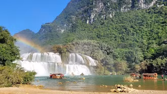 Chạm vào Tổ quốc