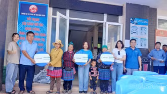 Tặng 836 bồn chứa nước cho người dân vùng cao bị ảnh hưởng bởi hoàn lưu bão Yagi