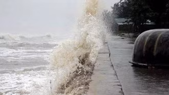 Xuất hiện áp thấp nhiệt đới, khả năng mạnh lên thành bão vào Biển Đông