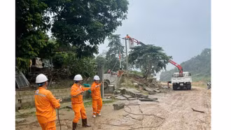 Nỗ lực cấp điện trở lại cho khách hàng