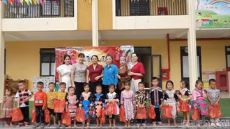 Công đoàn phường Nghĩa Lộ trao 300 suất quà Trung thu cho thiếu nhi