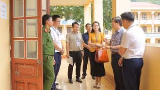 Kiểm tra công tác tổ chức kỳ thi tốt nghiệp THPT tại Văn Bàn
