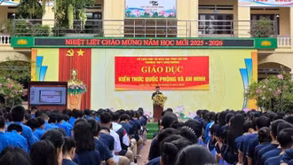 Hơn 1.100 học sinh Trường THPT Cam Đường được giáo dục quốc phòng, an ninh