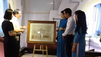 Chuyện về những bức tranh thêu Bác Hồ tặng bạn bè quốc tế