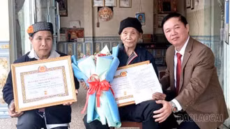 Gia đình người Dao nhiều thế hệ kiên trung theo Đảng