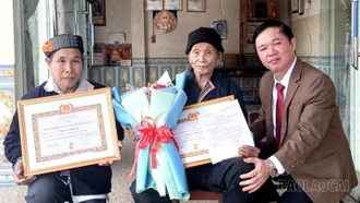 Gia đình người Dao nhiều thế hệ kiên trung theo Đảng