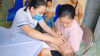 Triển khai chiến dịch uống vitamin A và tẩy giun đợt 1 năm 2025