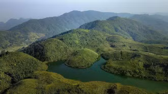 Hồ Sam Tạng - 'Viên ngọc thô' trên đỉnh núi Pù Bin