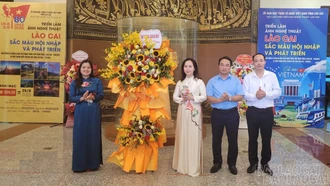 Khai mạc Triển lãm ảnh nghệ thuật “Lào Cai – Sắc màu hội nhập và phát triển”
