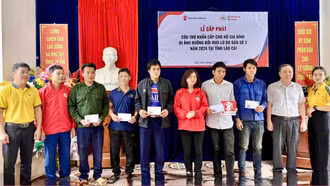 Tổ chức Cứu trợ trẻ em hỗ trợ người dân Bảo Yên hơn 4 tỷ đồng khắc phục hậu quả thiên tai