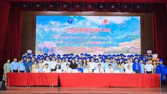 Thêm 05 bác sĩ của Lào Cai được trao bằng chuyên khoa cấp I thuộc Dự án 585