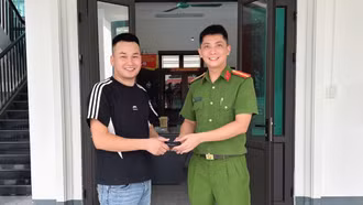 Lào Cai: Trao trả ví tiền cùng nhiều giấy tờ cho người dân bị rơi