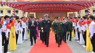 Bộ trưởng Quốc phòng Việt Nam và Trung Quốc thăm Trường trung học phổ thông Trần Phú, Đồn Biên phòng Trà Cổ