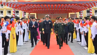 Bộ trưởng Quốc phòng Việt Nam và Trung Quốc thăm Trường trung học phổ thông Trần Phú, Đồn Biên phòng Trà Cổ