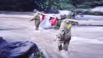 Công an xã Mỏ Vàng: Vượt 11km đường hiểm trở, đưa bệnh nhân đi cấp cứu