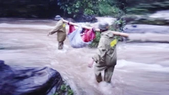 Công an xã Mỏ Vàng: Vượt 11km đường hiểm trở, đưa bệnh nhân đi cấp cứu
