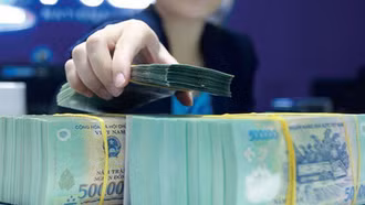 Vì sao lãi suất ngân hàng giảm liên tiếp?