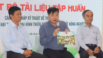 Ra mắt tài liệu tập huấn về thích ứng, giảm thiểu thiệt hại thiên tai đối với sản xuất nông nghiệp