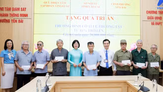 Phường Yên Bái: 8 thương binh nặng được nhận quà từ Quỹ Thiện Tâm (Tập đoàn VinGroup)