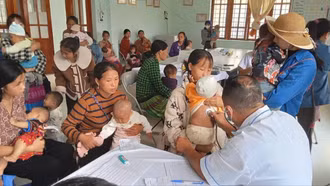 Đảm bảo chương trình tiêm chủng mở rộng cho trẻ em