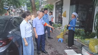 Phường Lào Cai ra quân bảo đảm trật tự, an toàn giao thông tuyến đường Hồng Hà và khu vực chợ Cốc Lếu 