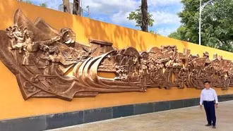 Người kể chuyện lịch sử qua những bức phù điêu