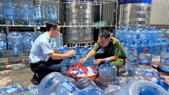 Phát hiện nhóm đối tượng chuyên sản xuất nước Lavie giả quy mô lớn