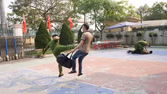 Công an xã Trấn Yên tổ chức diễn tập xử lý tình huống cướp ngân hàng