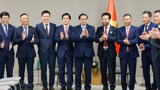Thủ tướng tiếp các doanh nghiệp hàng đầu của người Việt ở châu Âu