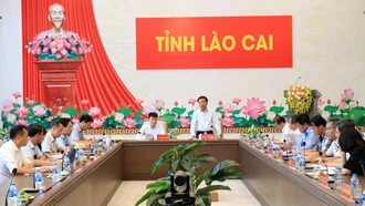Thứ trưởng Bộ Xây dựng Nguyễn Danh Huy làm việc với UBND tỉnh Lào Cai về Dự án tuyến đường sắt Lào Cai - Hà Nội - Hải Phòng