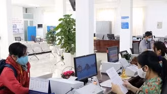 Đối tượng xem xét tiếp nhận vào viên chức hoặc công chức