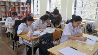 Thi tốt nghiệp THPT 2025: Học sinh vùng cao an tâm 'chạy nước rút'
