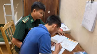 Thầy giáo Biên phòng "thắp sáng" tri thức nơi biên cương Tổ quốc