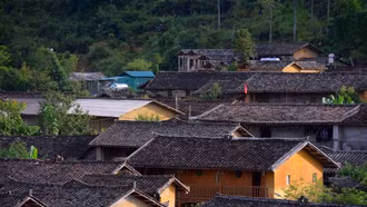 Lô Lô Chải và nếp nhà trình tường