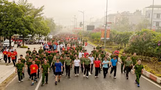 Lào Cai: Hơn 5.000 người tham dự Chương trình “Cùng Việt Nam tiến bước”