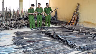 Lào Cai: Vận động người dân giao nộp trên 5.000 vũ khí, vật liệu nổ, công cụ hỗ trợ
