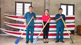 Xã Bảo Yên và Phúc Khánh tiếp nhận 6 xuồng cứu hộ phục vụ công tác phòng chống thiên tai 