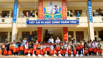 Người thầy tận tụy, mẫu mực