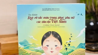 Ra mắt cuốn sách song ngữ về trang phục phụ nữ các dân tộc Việt Nam