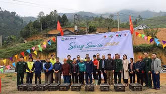 Trao gửi yêu thương, tiếp sức cho bà con vùng cao