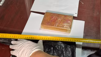 Lào Cai: Bắt giữ 3 đối tượng mua bán trái phép 1 bánh heroin