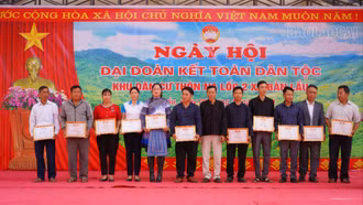 Mường Khương tổ chức điểm Ngày hội Đại đoàn kết toàn dân tộc tại thôn Na Lốc 2 (Bản Lầu)