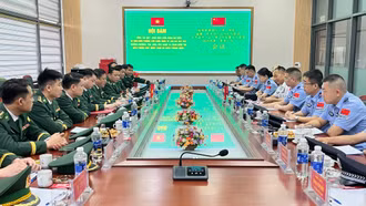 Các đồn biên phòng của Lào Cai hội đàm với lực lượng kiểm soát xuất - nhập cảnh Hà Khẩu, Vân Nam (Trung Quốc)