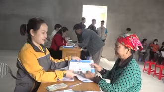 Quỹ Nhi đồng Liên hợp quốc Việt Nam trao gần 600 suất quà cho hộ dân tại Bảo Yên