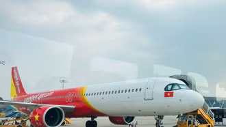 Giá vé máy bay dịp lễ 30/4 và 1/5 tăng cao, khách chuyển hướng sang phương tiện khác