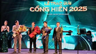 Lễ trao Giải thưởng Cống hiến 2025: Cảm động những tấm Kỷ niệm chương tri ân chặng đường 20 năm