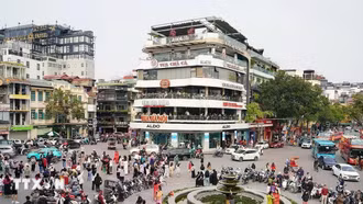 Công an Hà Nội khuyến cáo không đỗ xe, tập trung đông người trước tòa "Hàm Cá Mập"