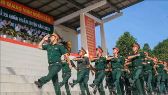 Sửa đổi quy định về chế độ, chính sách đối với sĩ quan nghỉ hưu, chuyển ngành